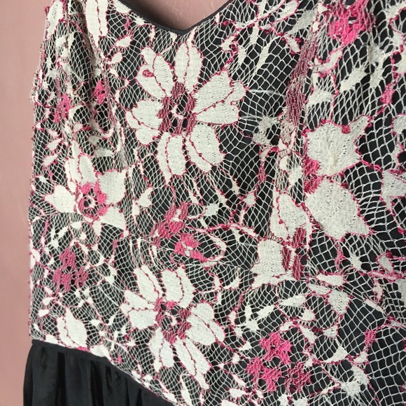 Black dress with pink &white lace detail, sz Large - Picture 3 of 5